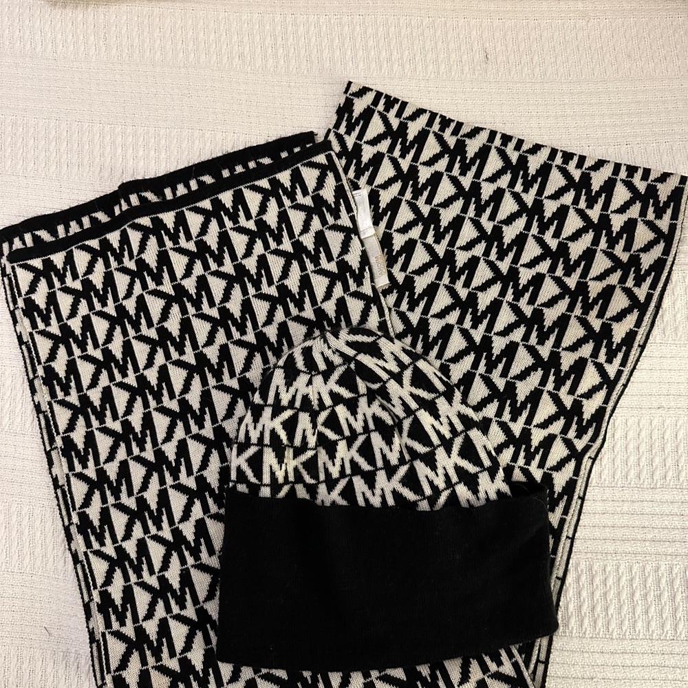 Michael Kors Black and White Patterned Scarf